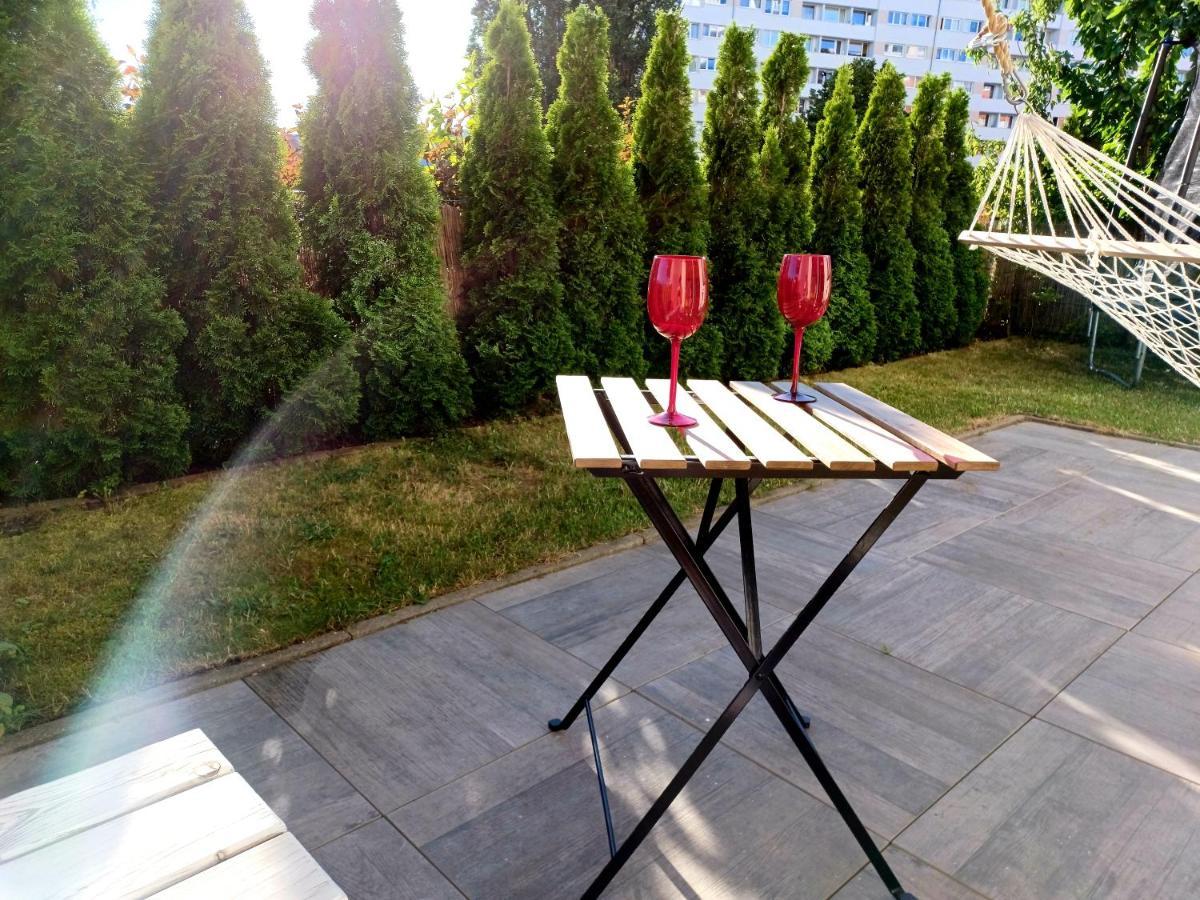 Sunny Sleeps 4 By The Beach With Garden Patio - Gdansk Przymorze Apartment ภายนอก รูปภาพ